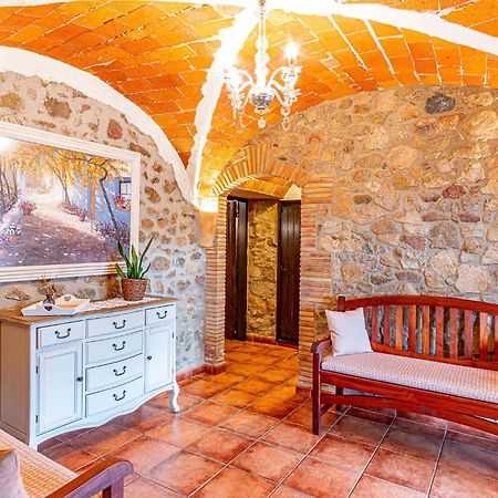 Cal Bisbe, Your Rural Holiday Home Capmany Exteriör bild
