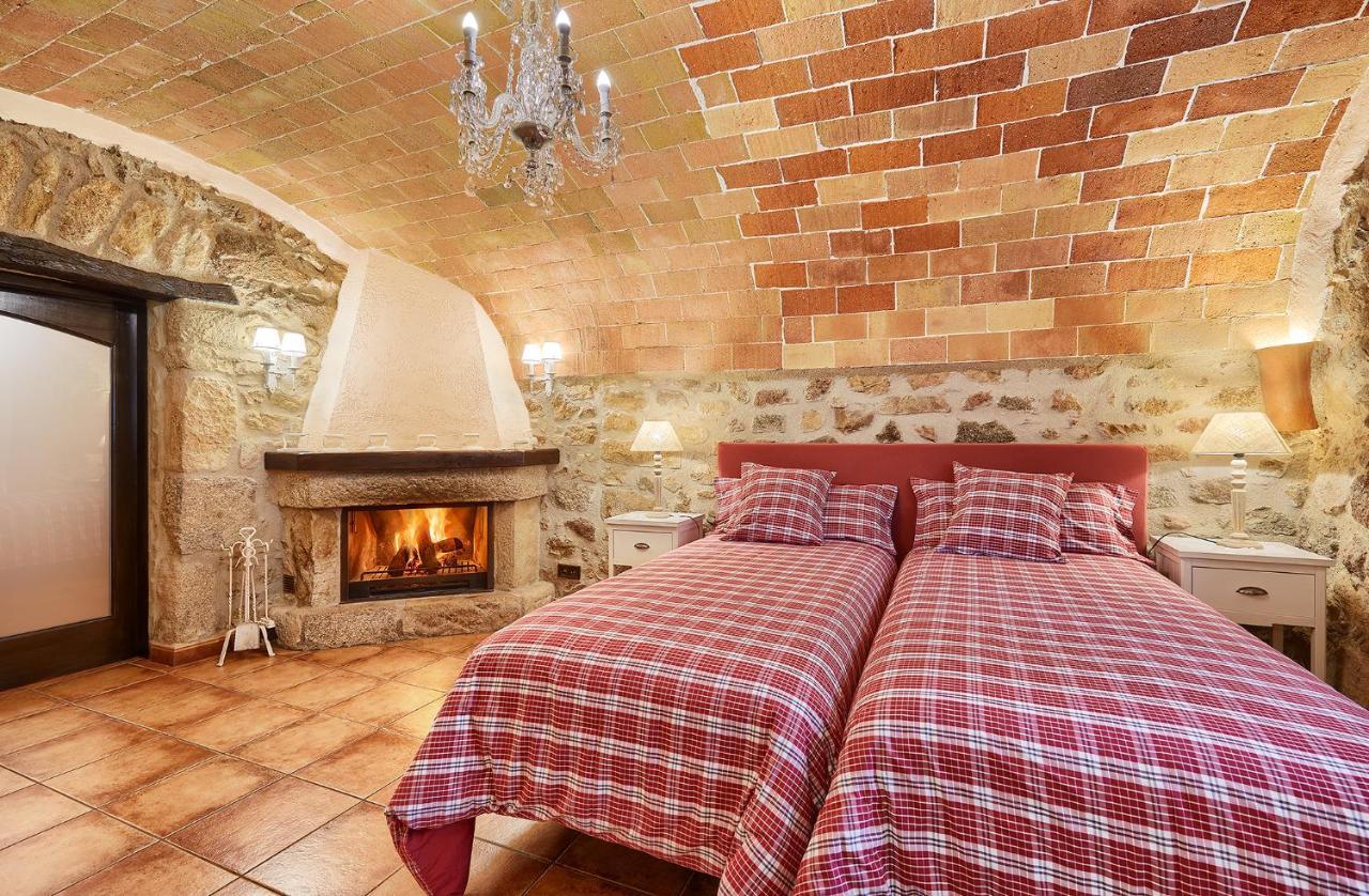 Cal Bisbe, Your Rural Holiday Home Capmany Exteriör bild