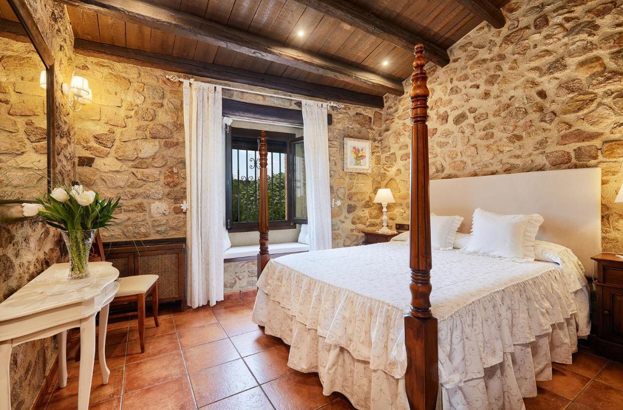 Cal Bisbe, Your Rural Holiday Home Capmany Exteriör bild