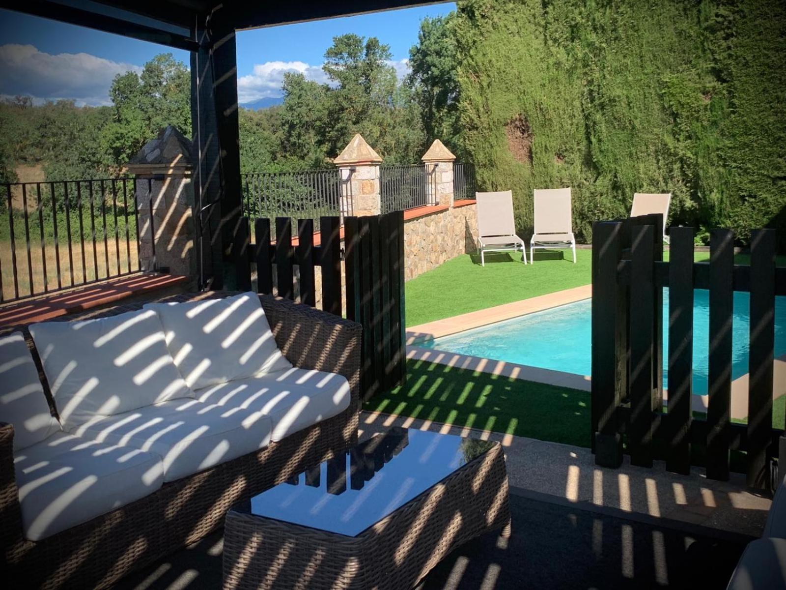 Cal Bisbe, Your Rural Holiday Home Capmany Exteriör bild