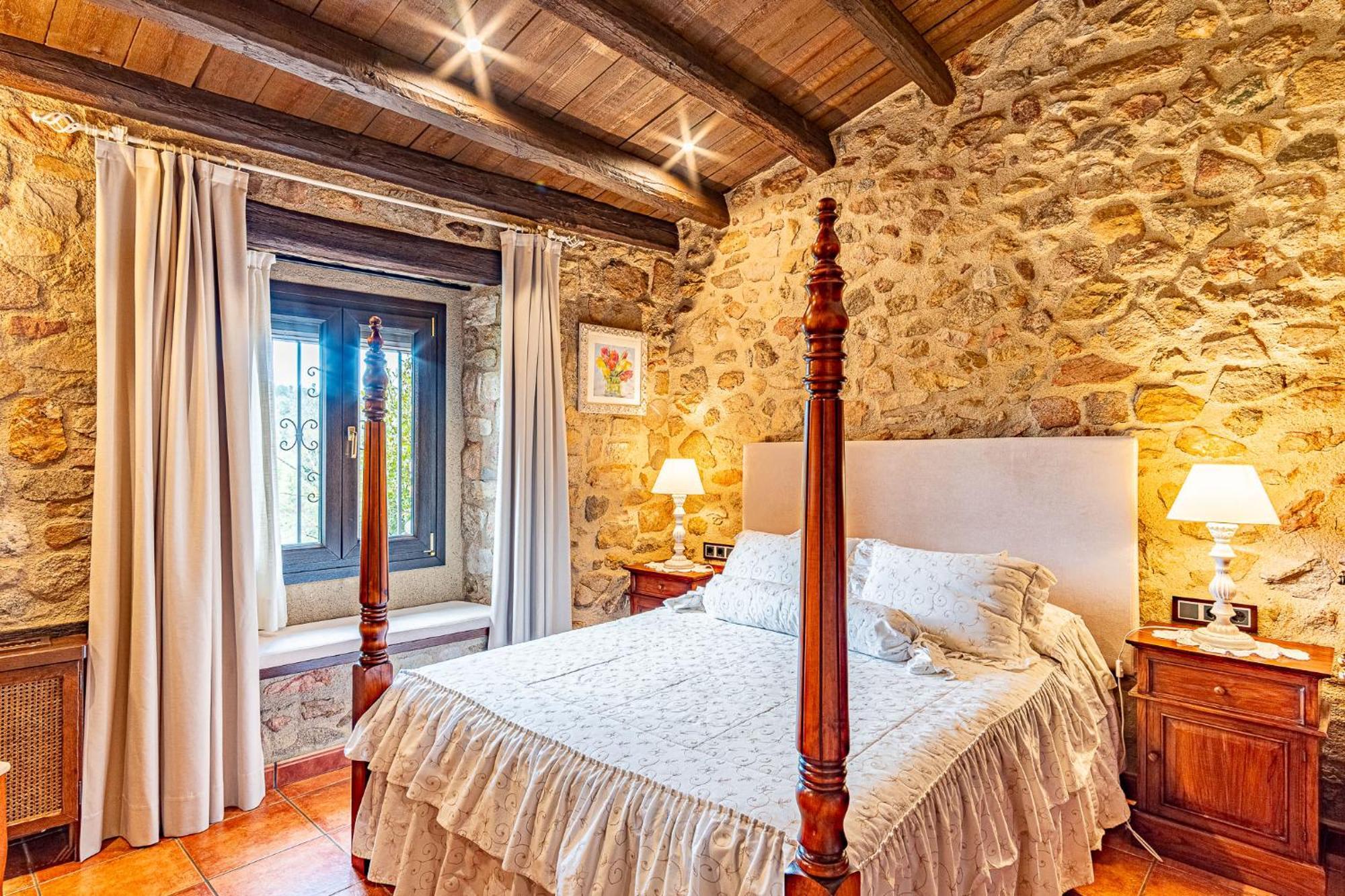 Cal Bisbe, Your Rural Holiday Home Capmany Exteriör bild